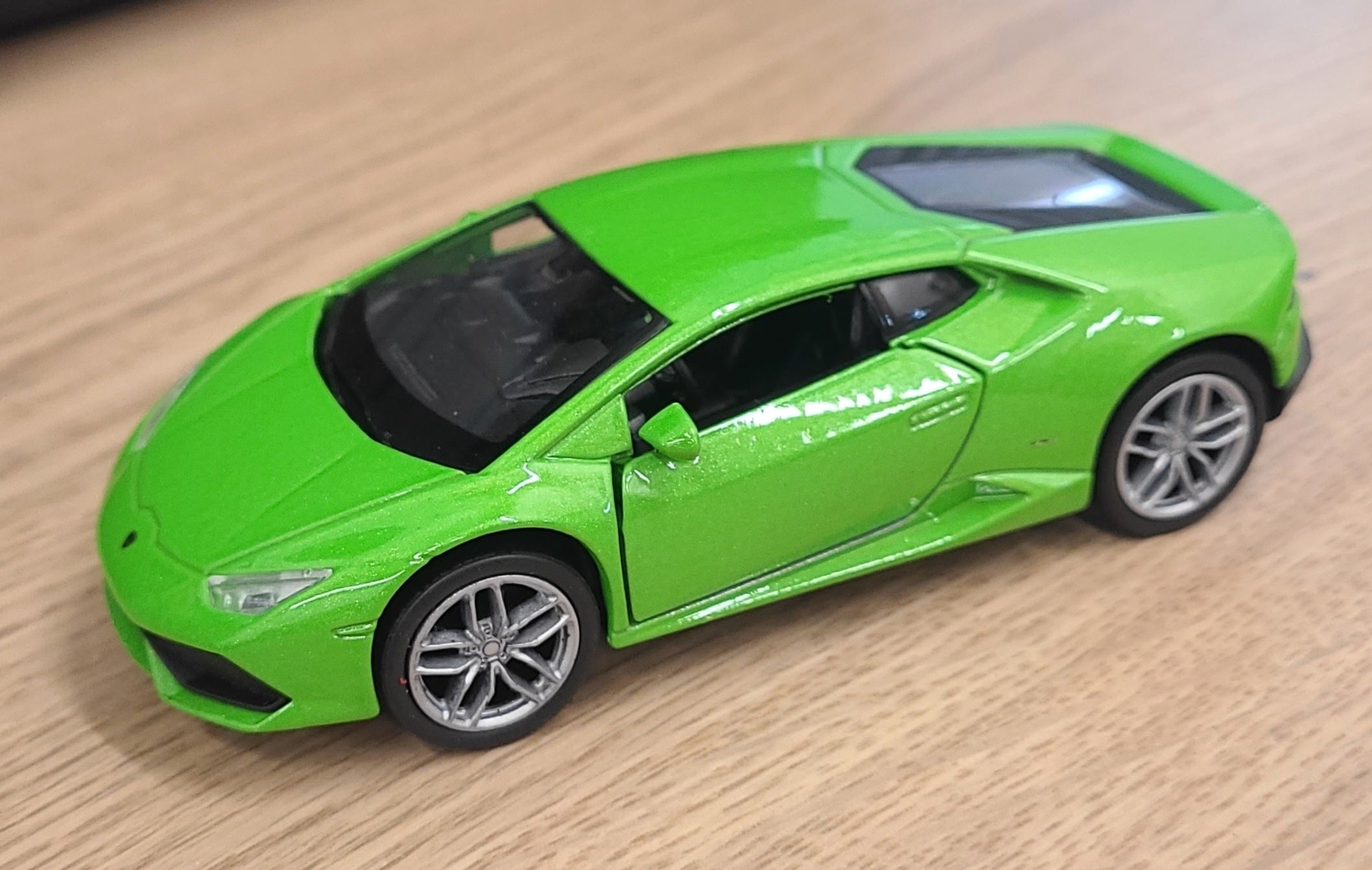 Welly - Lamborghini Huracan Coupe car